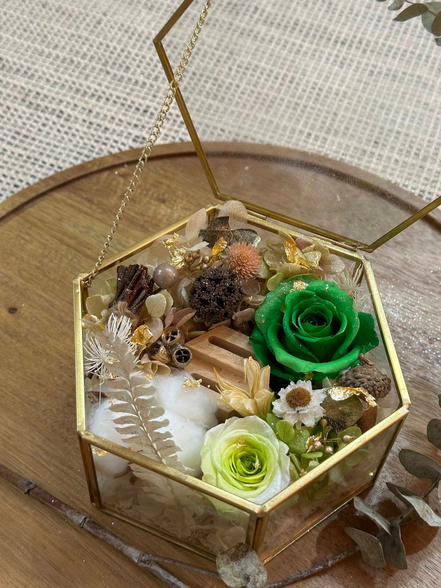 Magical proposal box: preserved floral beauty surrounds your hidden ring, creating an unforgettable moment.