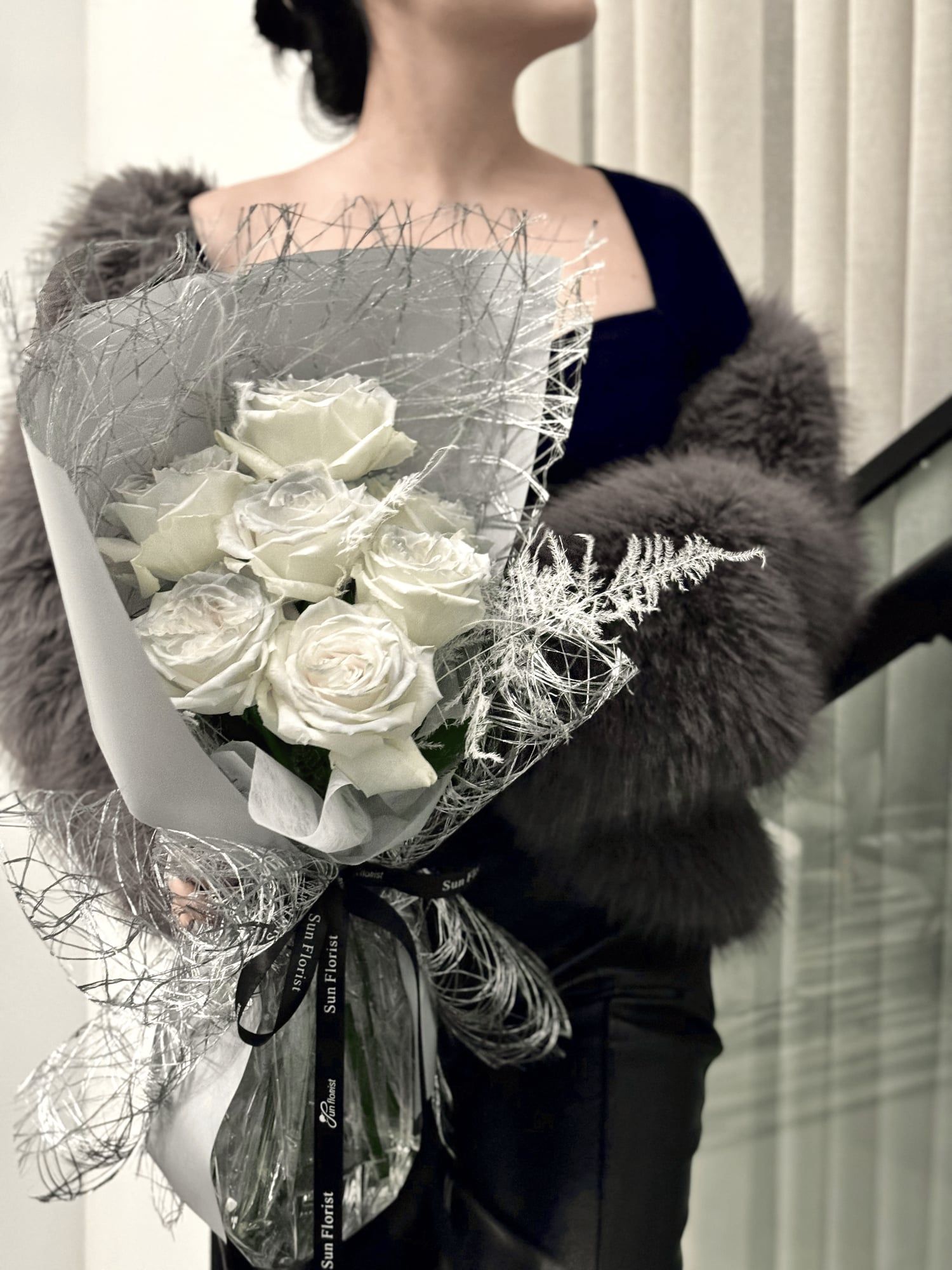 Christmas Rose Fresh Flower Bouquet Please order at least 7 days in advance for fresh flowers products PRODUCT HIGHLIGHTS: Premium Fresh Playa Blanca Roses 7 Roses per Bouquet Sign