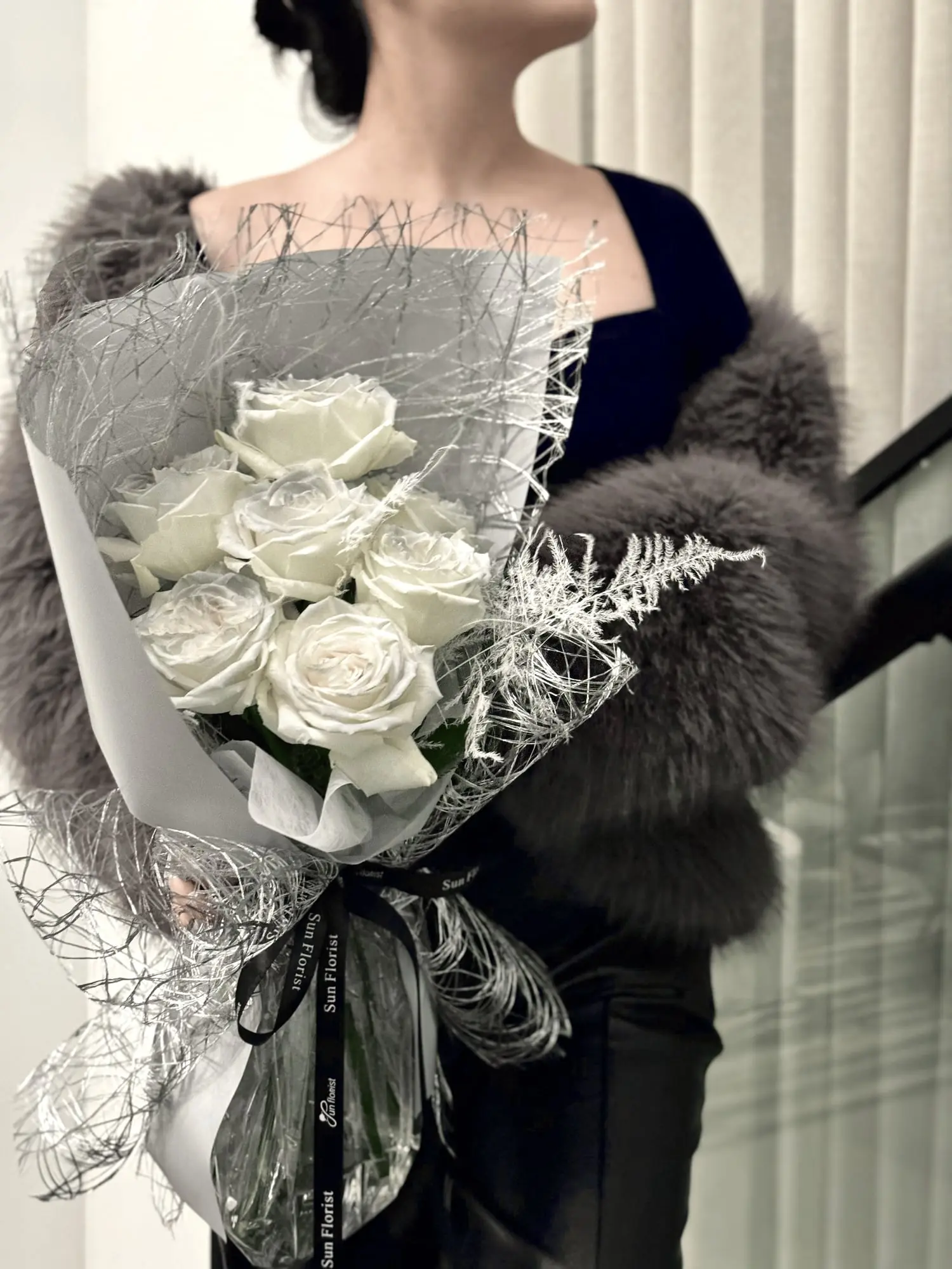 Christmas Rose Fresh Flower Bouquet Please order at least 7 days in advance for fresh flowers products PRODUCT HIGHLIGHTS: Premium Fresh Playa Blanca Roses 7 Roses per Bouquet Sign
