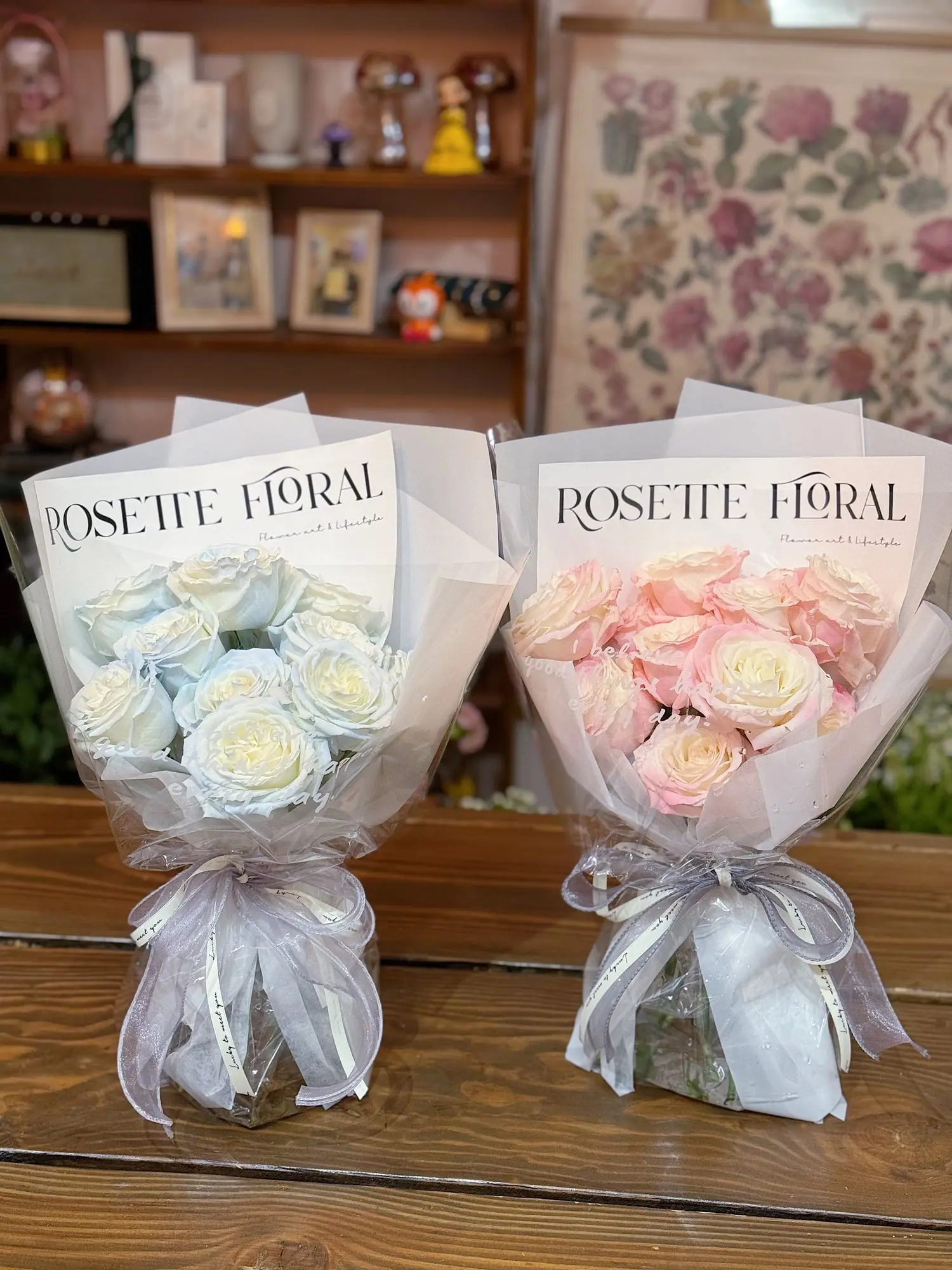 Premium light Blue & Pink Playa Blanca Roses Please order at least 7 days in advance for fresh flowers PRODUCT HIGHLIGHTS: Premium Fresh Playa Blanca Roses 11-12 Roses per Bouquet