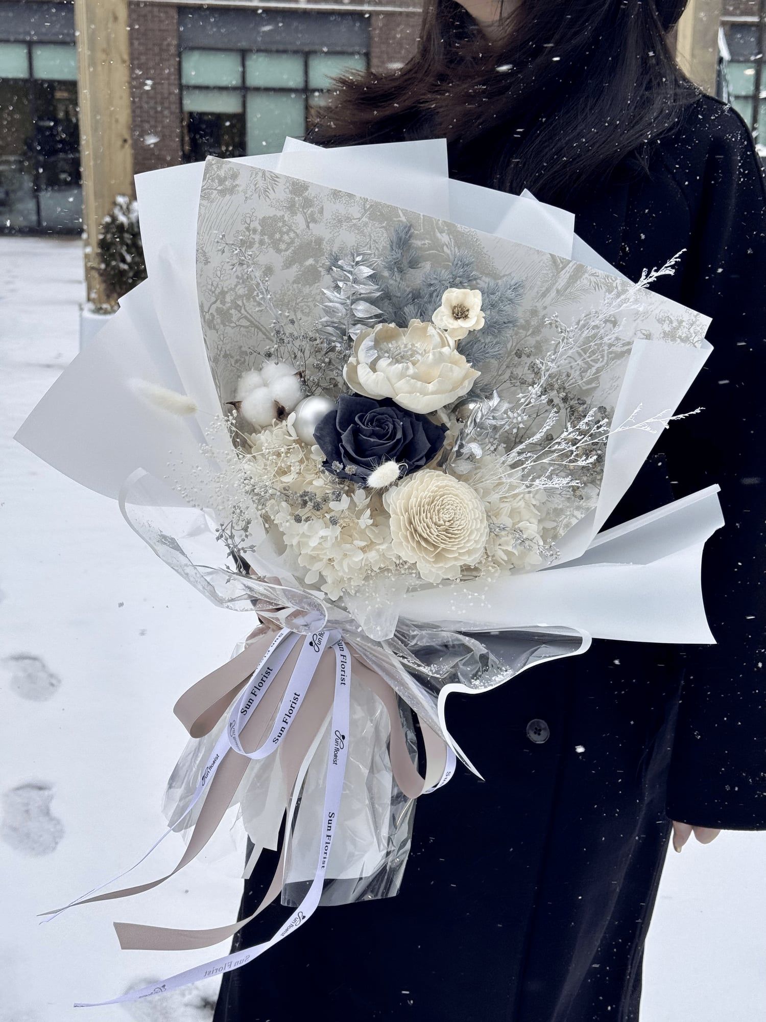 PRODUCT HIGHLIGHTS: 100% Handcrafted with Premium Materials Large Statement Bouquet (15"W x 22"H x 8"D) Made with Natural Preserved Flowers Only Next-Day Shipping (Orders made with