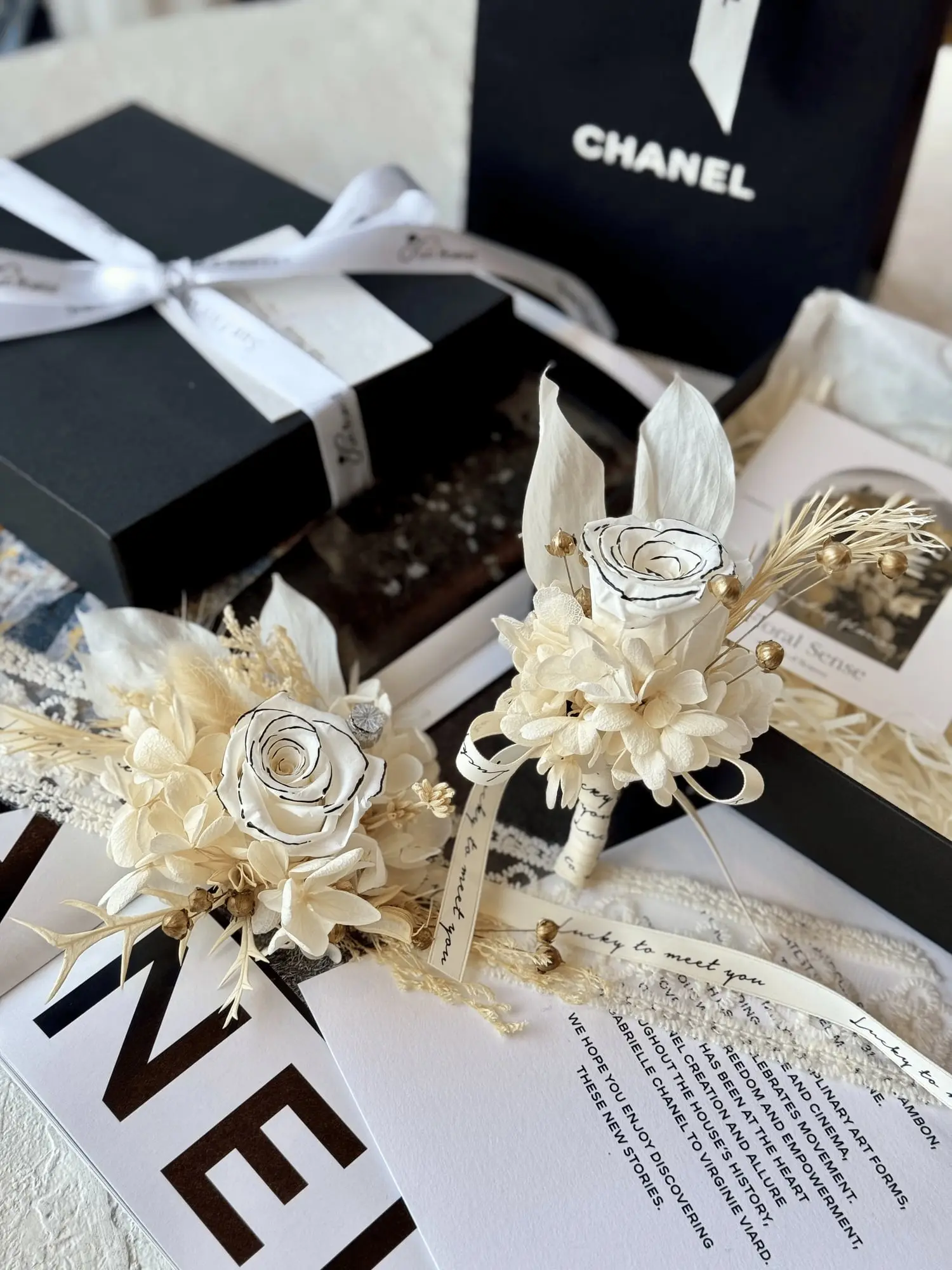 This sophisticated boutonnière set features preserved roses, delicate hydrangeas, and golden accents, exuding classic elegance with a modern touch.