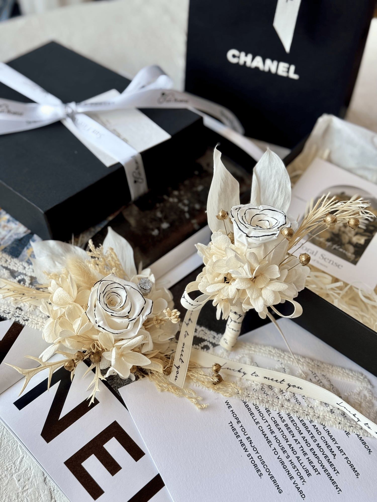 This sophisticated boutonnière set features preserved roses, delicate hydrangeas, and golden accents, exuding classic elegance with a modern touch.